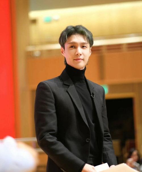 吃瓜娱乐视频张艺兴,吃瓜娱乐背后的实力派偶像